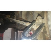 Extractor de golpe para rotulas de direccion de turismos